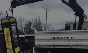 szállítás darus autóval
